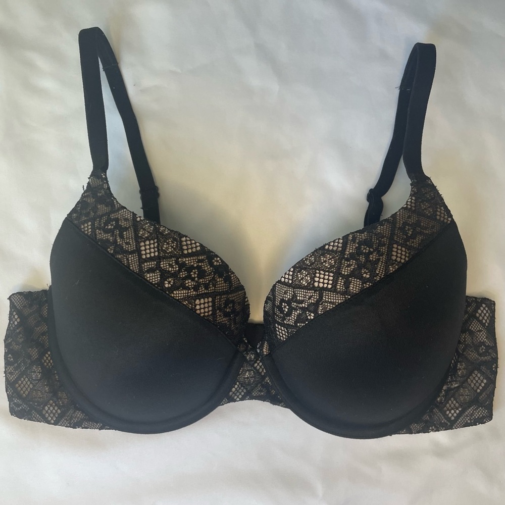 Victoria’s Secret Smooth and Lace Bra
